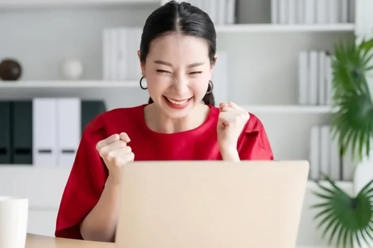 Mastering Student Loan Refinancing: How to Secure Better Rates Without a Cosigner